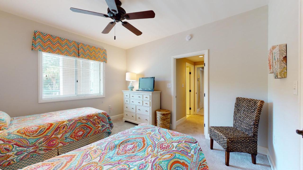 Villa 3208 Windsor Court South