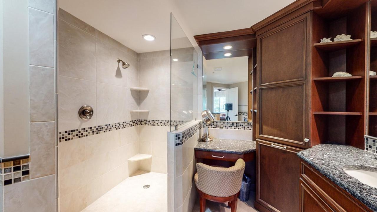 Villa 3208 Windsor Court South *