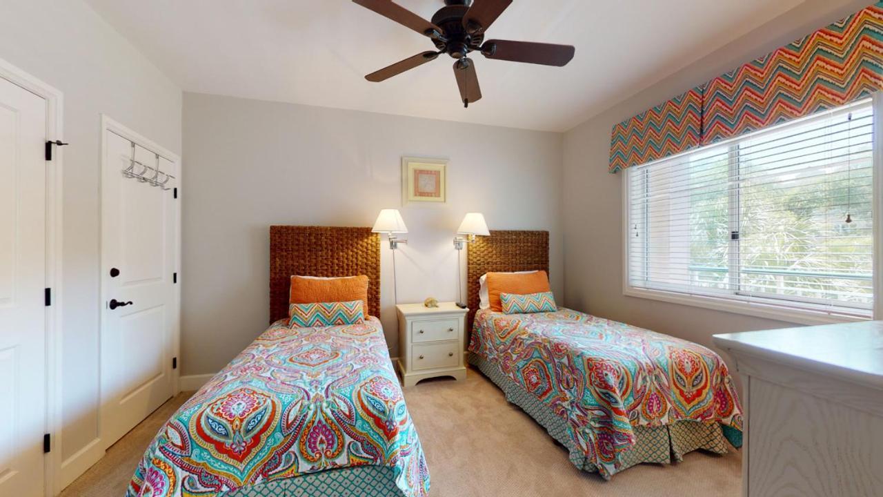 Villa 3208 Windsor Court South *