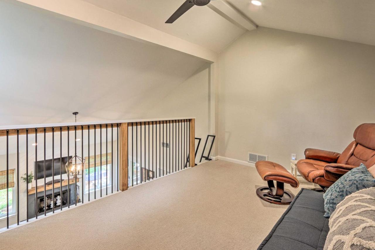 Holiday home Modern Retreat With Patio And Bbq Less Than 1 Mi To Beach!