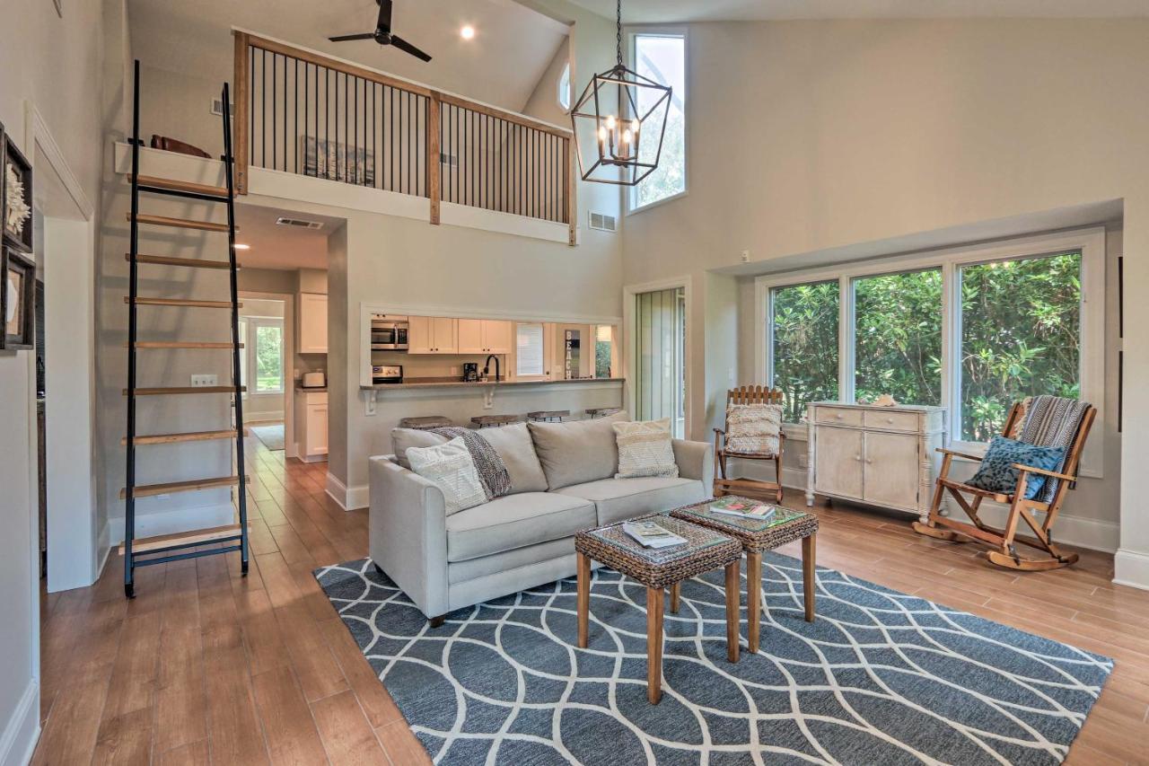 Modern Retreat With Patio And Bbq Less Than 1 Mi To Beach! Holiday home Hilton Head Island