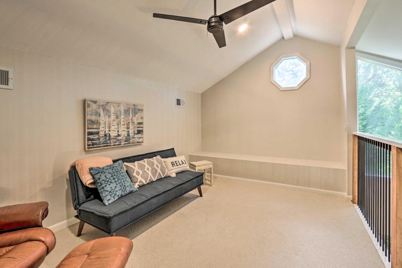 Modern Retreat With Patio And Bbq Less Than 1 Mi To Beach! Holiday home *