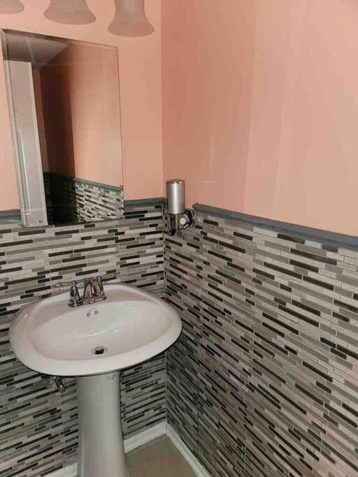 Apartment Elegant 2-bedroom Pet-friendly W 2 Parking Spaces *