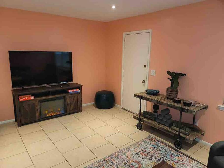 Apartment Elegant 2-bedroom Pet-friendly W 2 Parking Spaces *