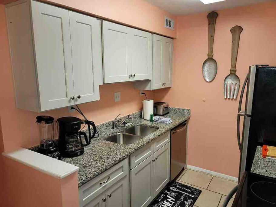 Elegant 2-bedroom Pet-friendly W 2 Parking Spaces * Hilton Head Island