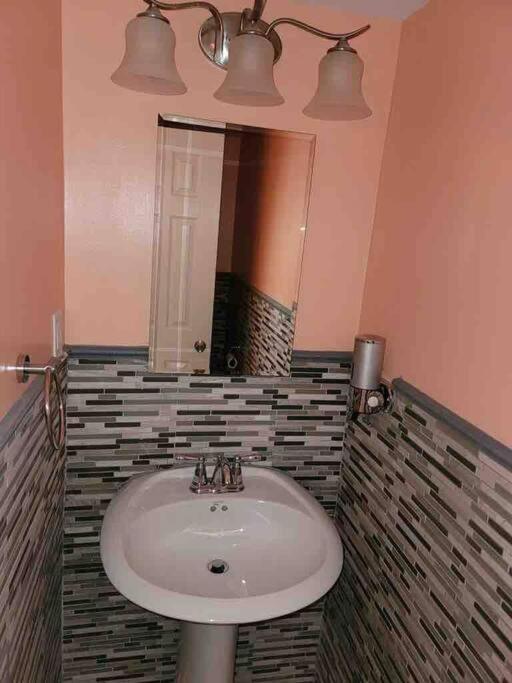 Elegant 2-bedroom Pet-friendly W 2 Parking Spaces * Hilton Head Island