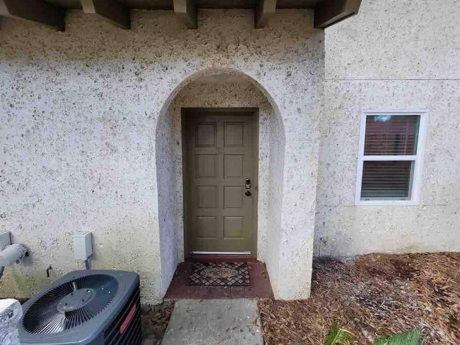 Apartment Elegant 2-bedroom Pet-friendly W 2 Parking Spaces *