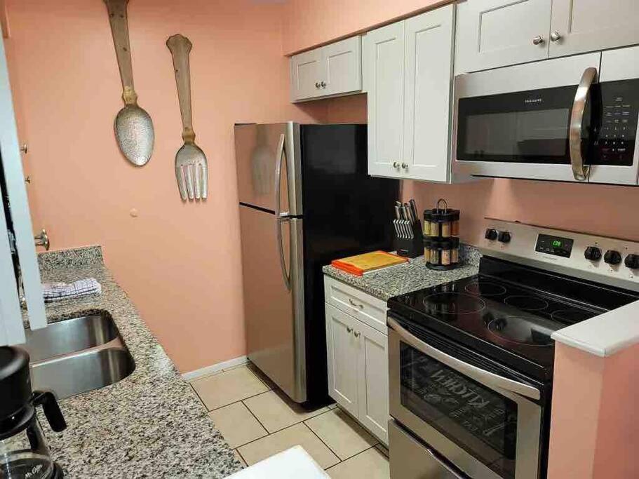 Apartment Elegant 2-bedroom Pet-friendly W 2 Parking Spaces *