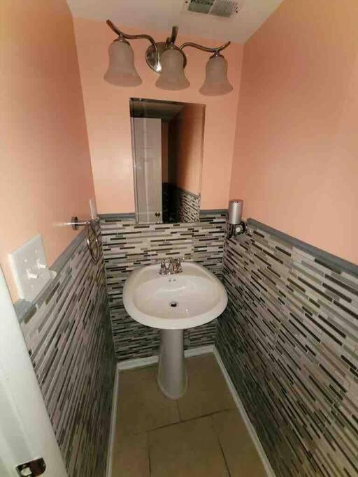 Elegant 2-bedroom Pet-friendly W 2 Parking Spaces