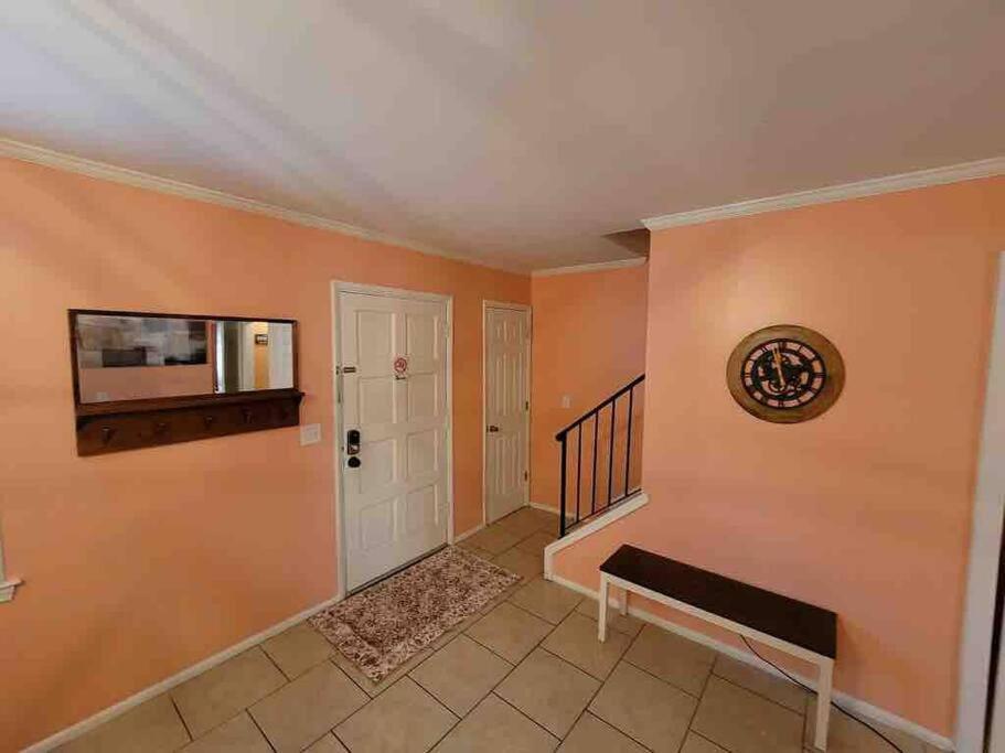 Elegant 2-bedroom Pet-friendly W 2 Parking Spaces *