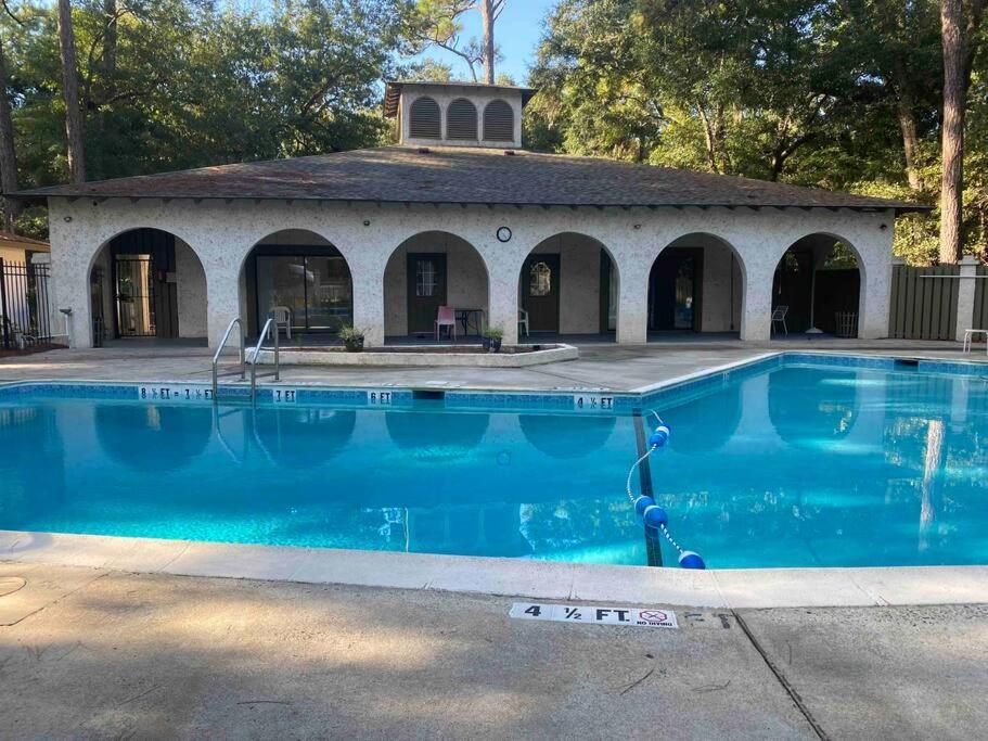 Apartment Elegant 2-bedroom Pet-friendly W 2 Parking Spaces