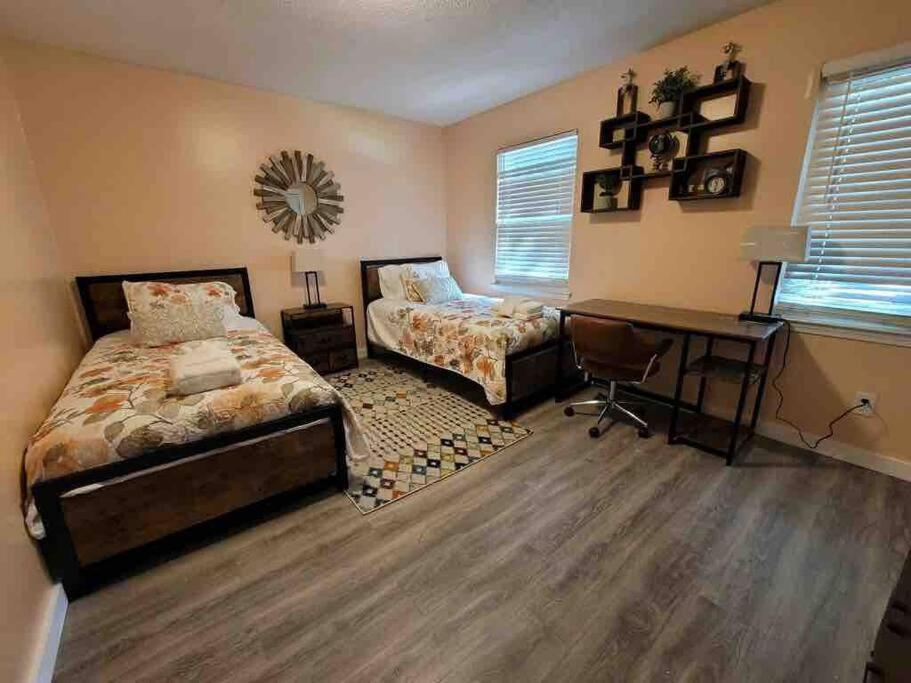 Elegant 2-bedroom Pet-friendly W 2 Parking Spaces Apartment