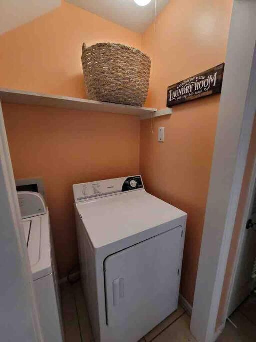Elegant 2-bedroom Pet-friendly W 2 Parking Spaces
