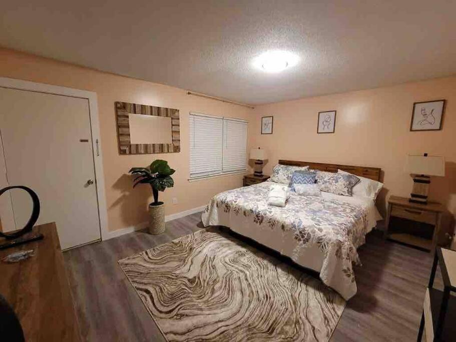 Elegant 2-bedroom Pet-friendly W 2 Parking Spaces *