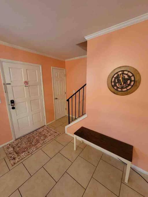 Apartment Elegant 2-bedroom Pet-friendly W 2 Parking Spaces Hilton Head Island