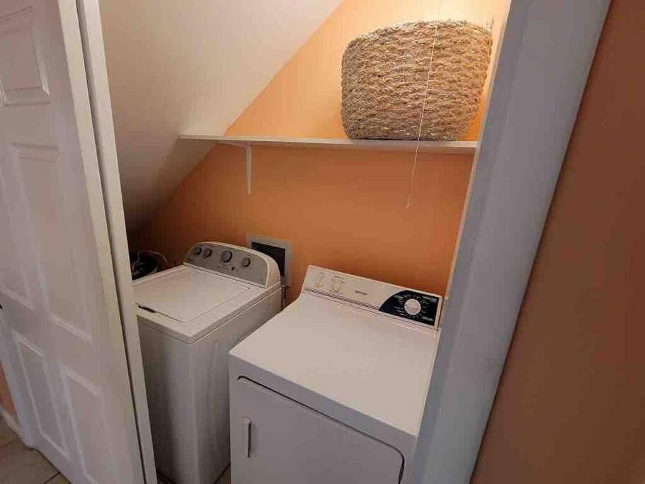 Elegant 2-bedroom Pet-friendly W 2 Parking Spaces Apartment