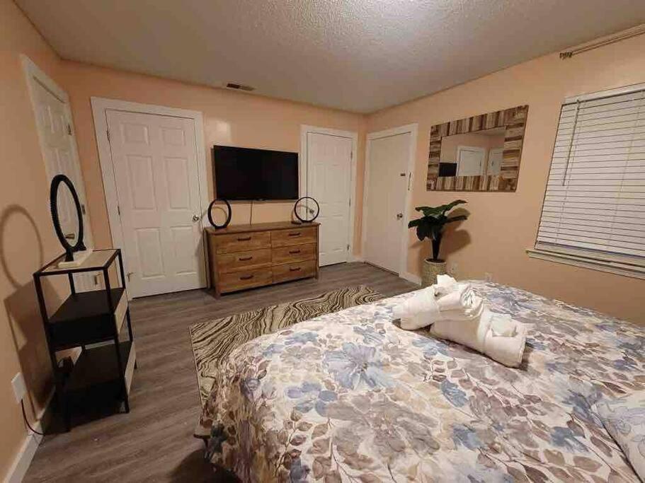Elegant 2-bedroom Pet-friendly W 2 Parking Spaces Apartment