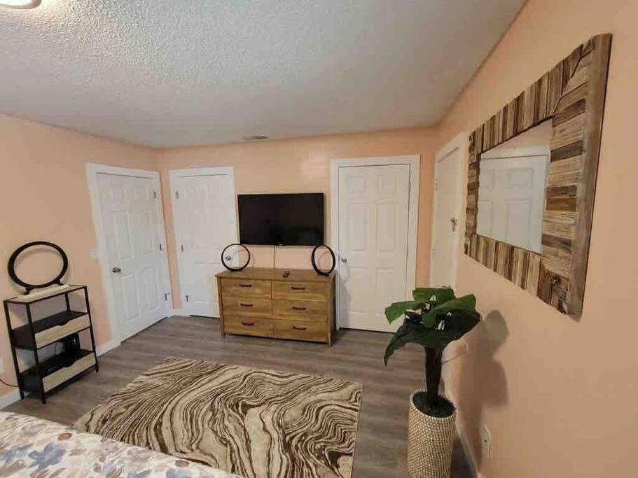 Apartment Elegant 2-bedroom Pet-friendly W 2 Parking Spaces Hilton Head Island