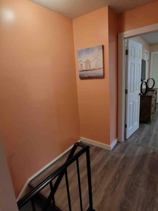 Elegant 2-bedroom Pet-friendly W 2 Parking Spaces Apartment *