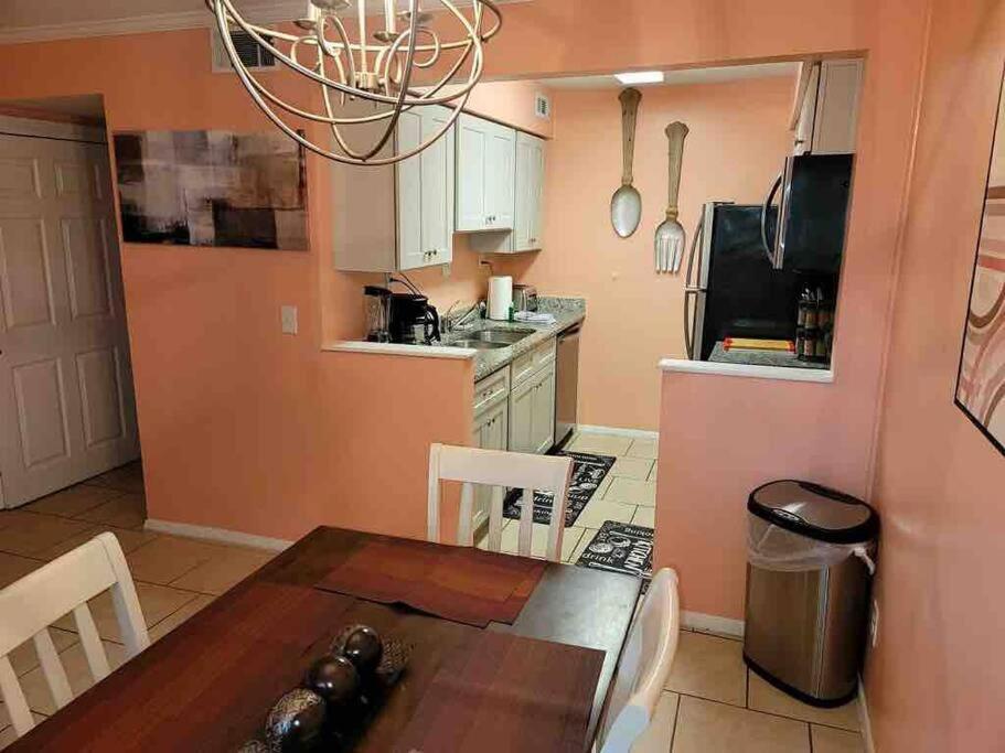 Elegant 2-bedroom Pet-friendly W 2 Parking Spaces Apartment Hilton Head Island