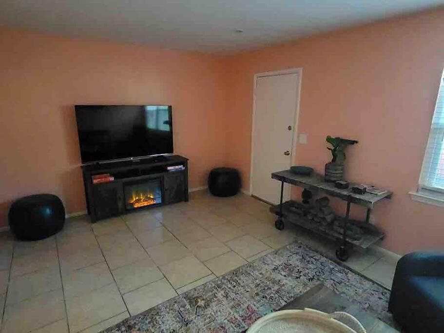 Elegant 2-bedroom Pet-friendly W 2 Parking Spaces *