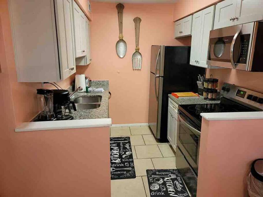 Elegant 2-bedroom Pet-friendly W 2 Parking Spaces * Hilton Head Island