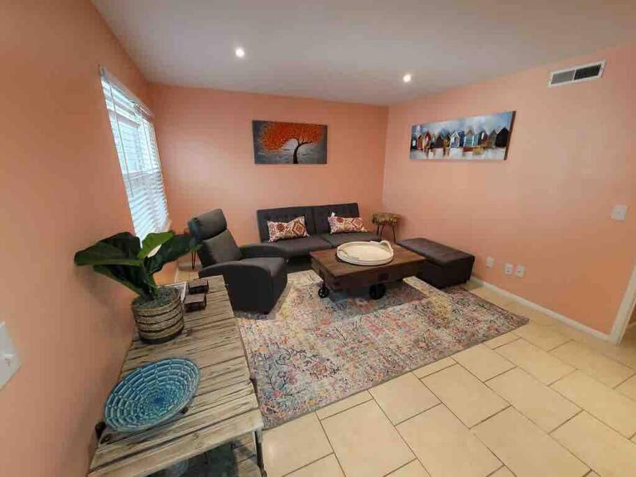 Apartment Elegant 2-bedroom Pet-friendly W 2 Parking Spaces Hilton Head Island