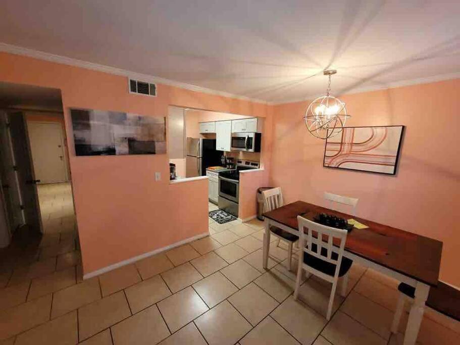 Elegant 2-bedroom Pet-friendly W 2 Parking Spaces * Hilton Head Island