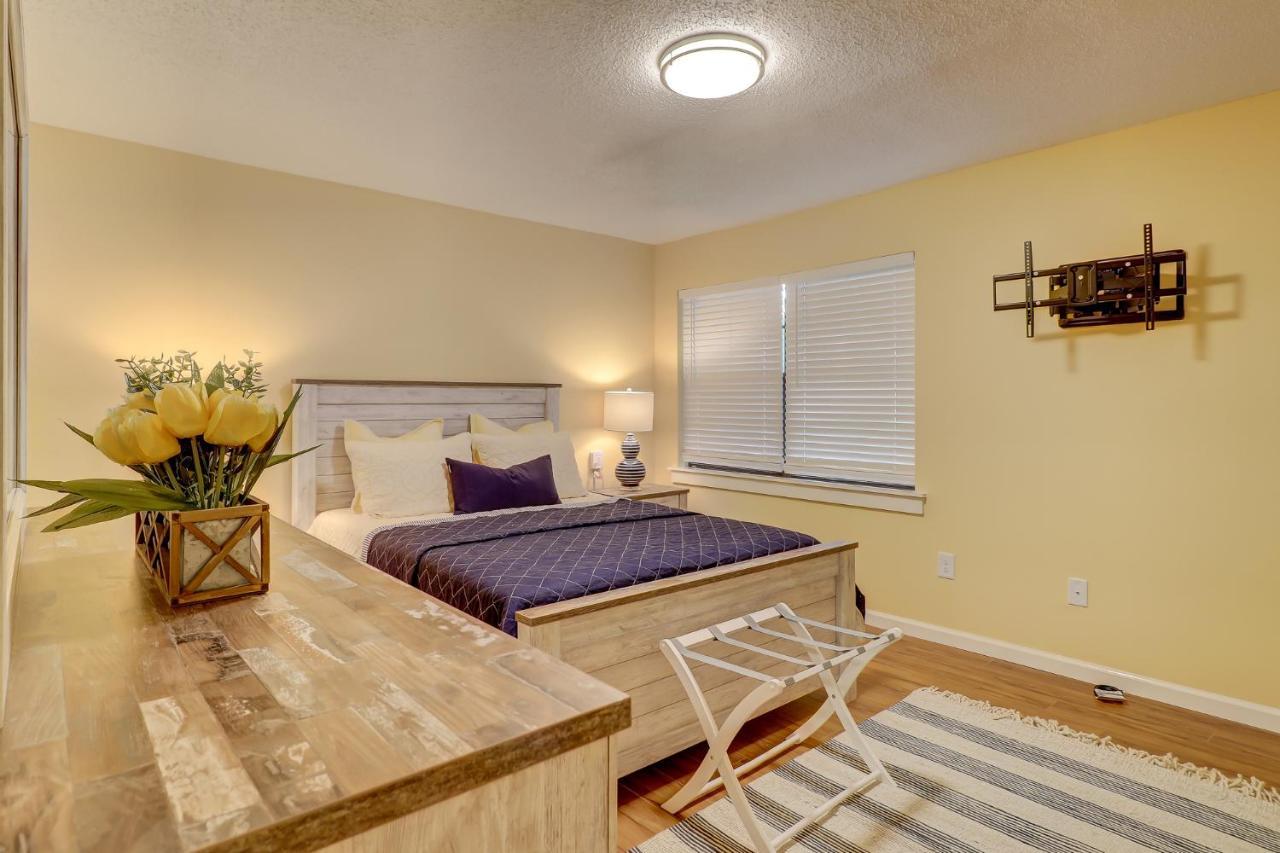 #50 Modern House Ideal Location 2bdr/2parking *