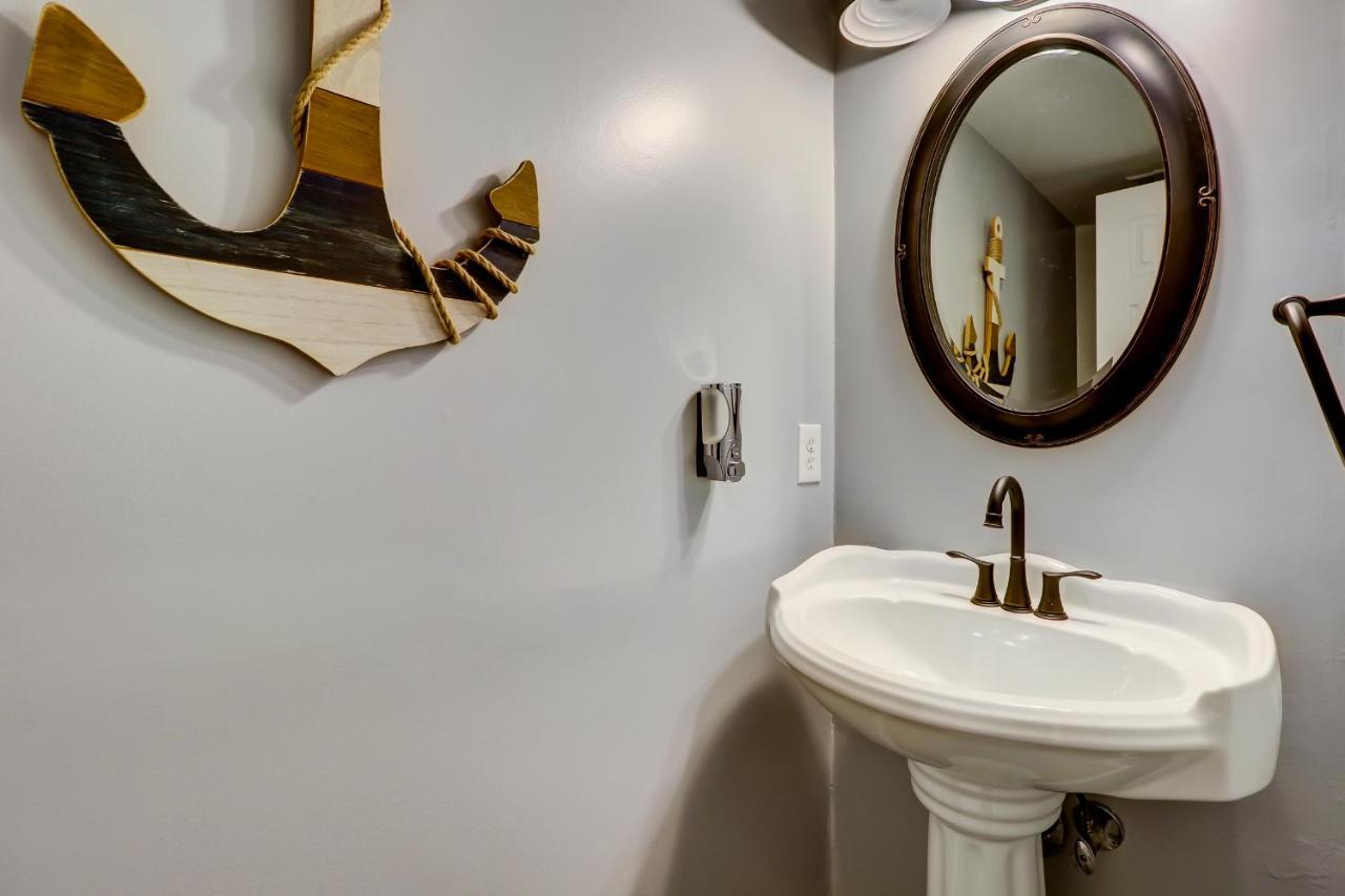 #82 Spectacular Ideal Location 2bdr/2parking *