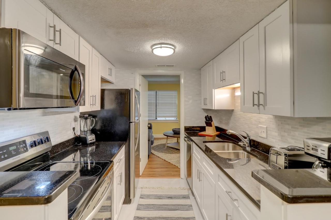 #50 Modern House Ideal Location 2bdr/2parking *