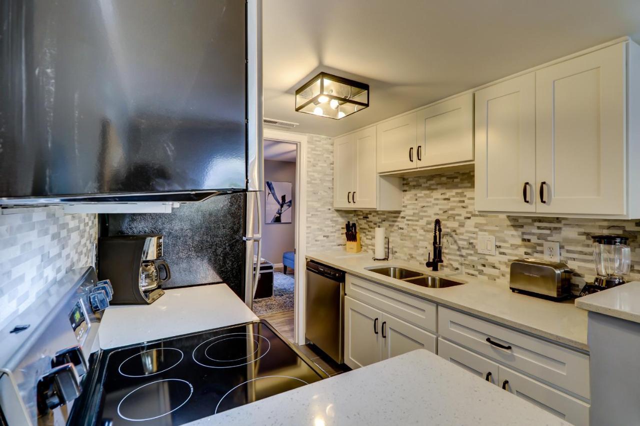 #82 Spectacular Ideal Location 2bdr/2parking