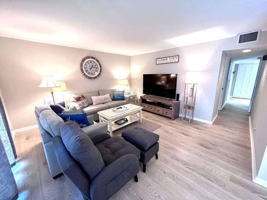 New Pics! Harbour Town 3br/3ba - Pool Access - Book Now Villa