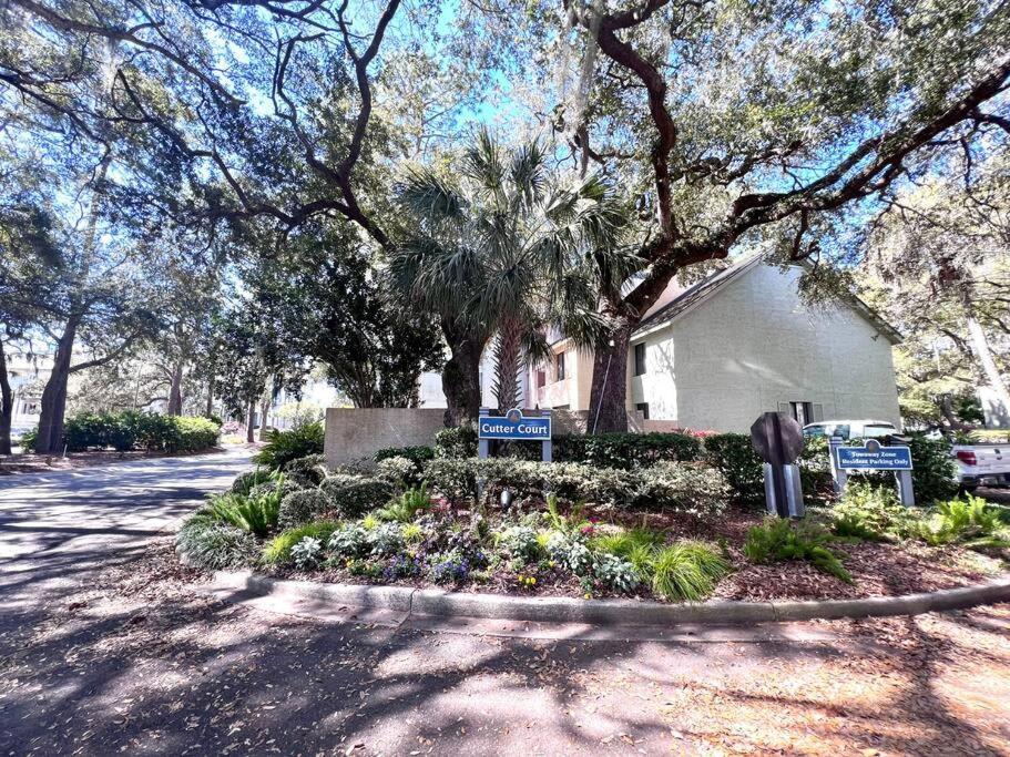 New Pics! Harbour Town 3br/3ba - Pool Access - Book Now Villa *