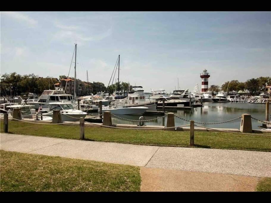 New Pics! Harbour Town 3br/3ba - Pool Access - Book Now Villa