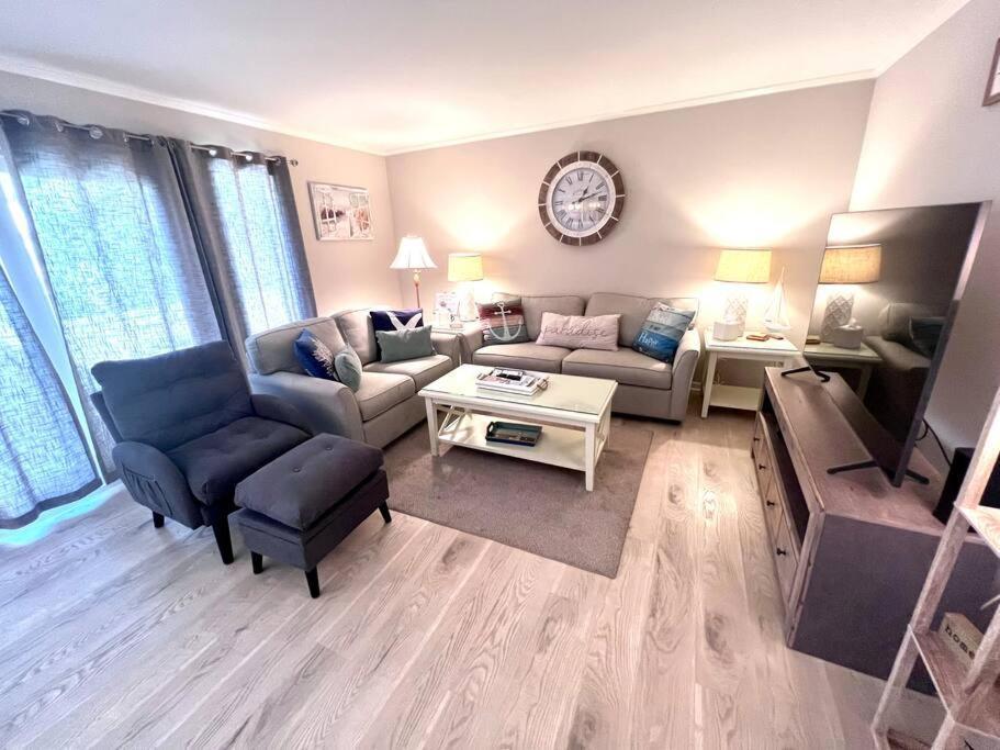 New Pics! Harbour Town 3br/3ba - Pool Access - Book Now Villa *