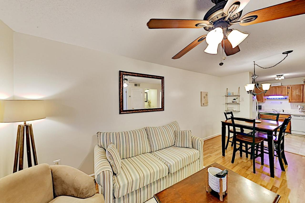 Apartment On Port Royal Sound Iii *
