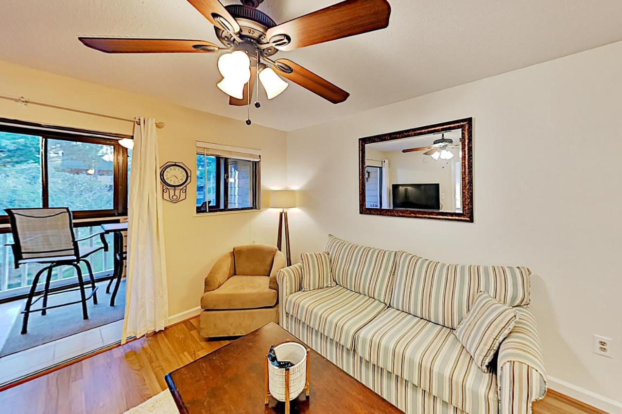 Apartment On Port Royal Sound Iii