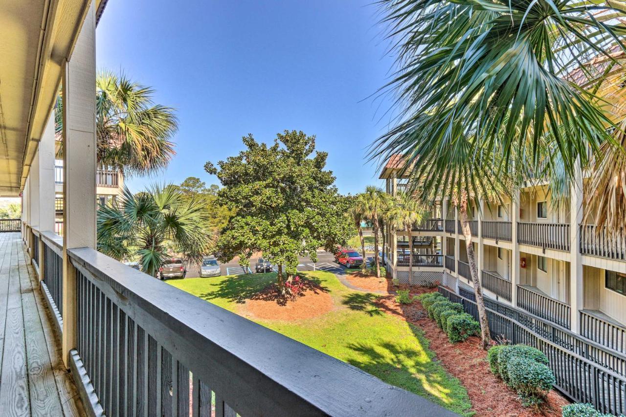 Pool And Apartment
