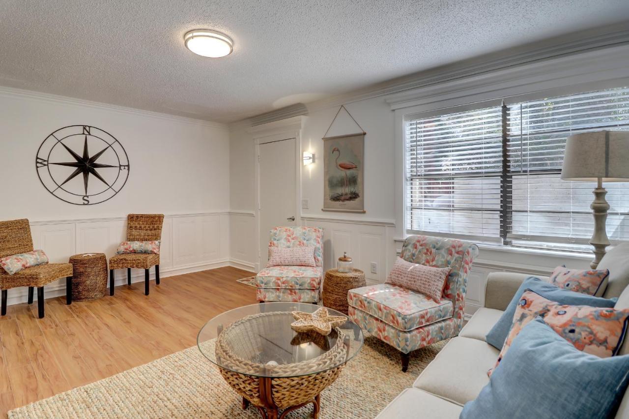 #114 Colorful Charming 2bdr/2 Parking