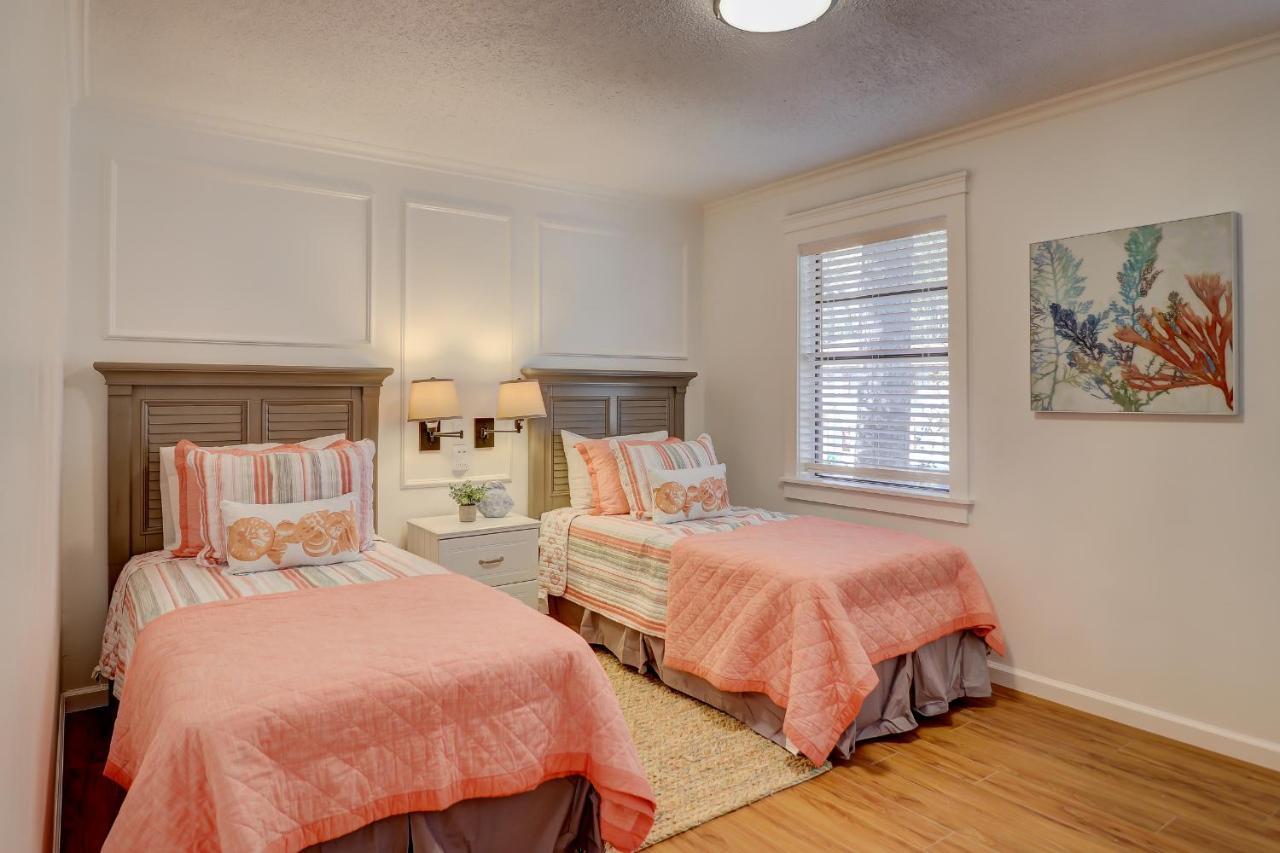#114 Colorful Charming 2bdr/2 Parking *