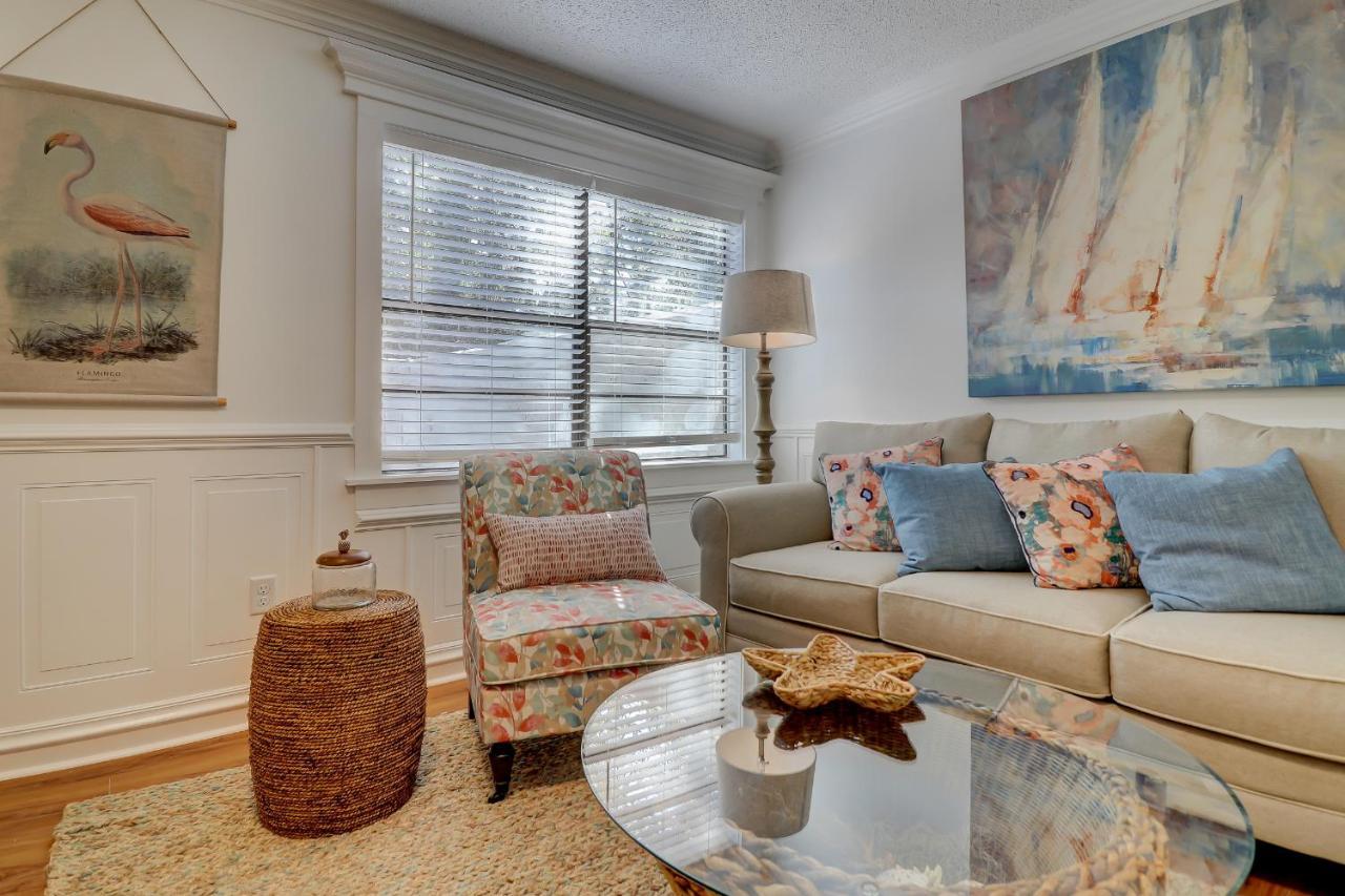 #114 Colorful Charming 2bdr/2 Parking Holiday home *