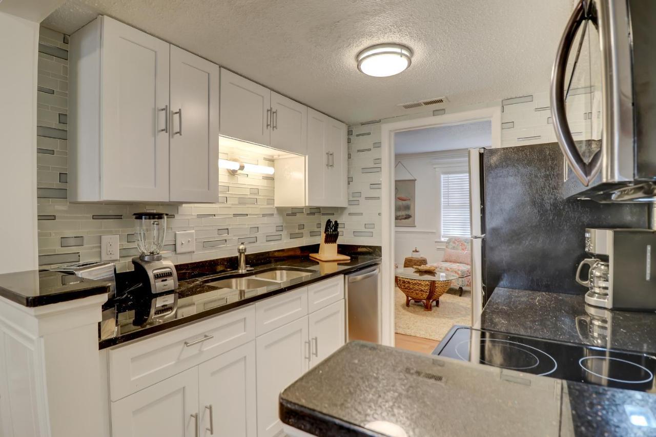 #114 Colorful Charming 2bdr/2 Parking Holiday home *