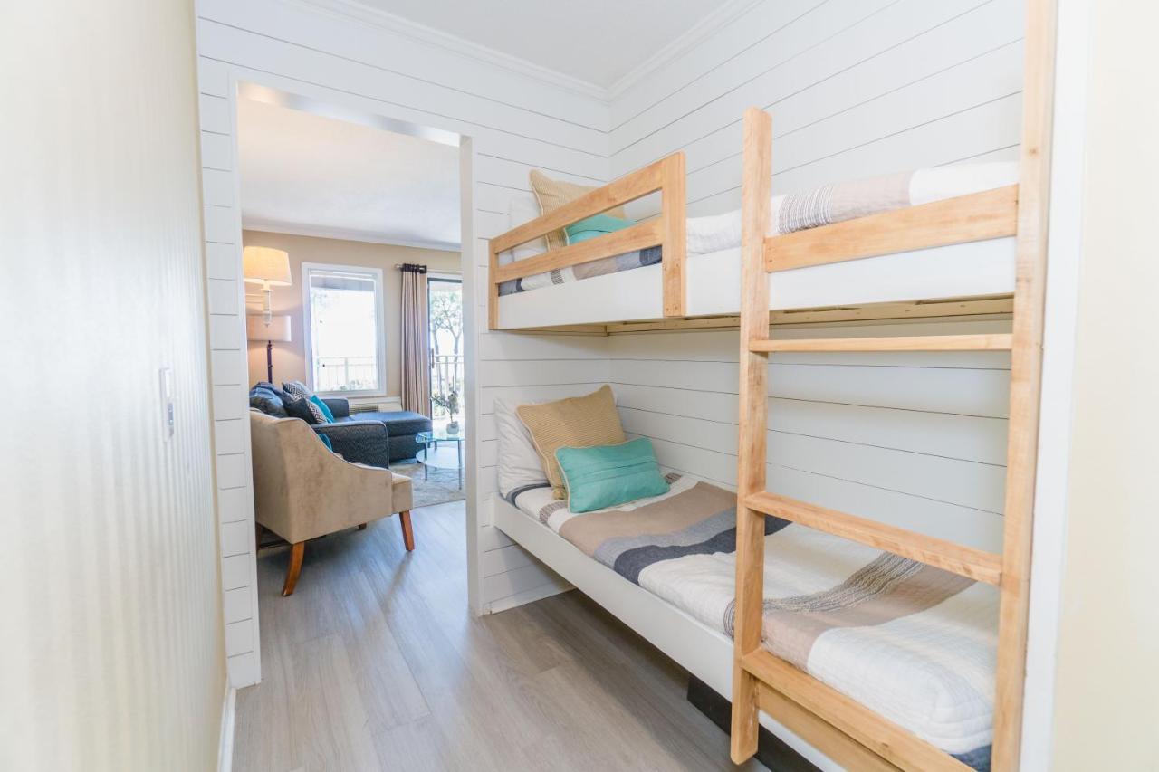Apartment Stunning Views!!-oceanfront Villa-heated Pool-private Balcony-tiki Bar-walk To Coligny Plaza Hilton Head Island