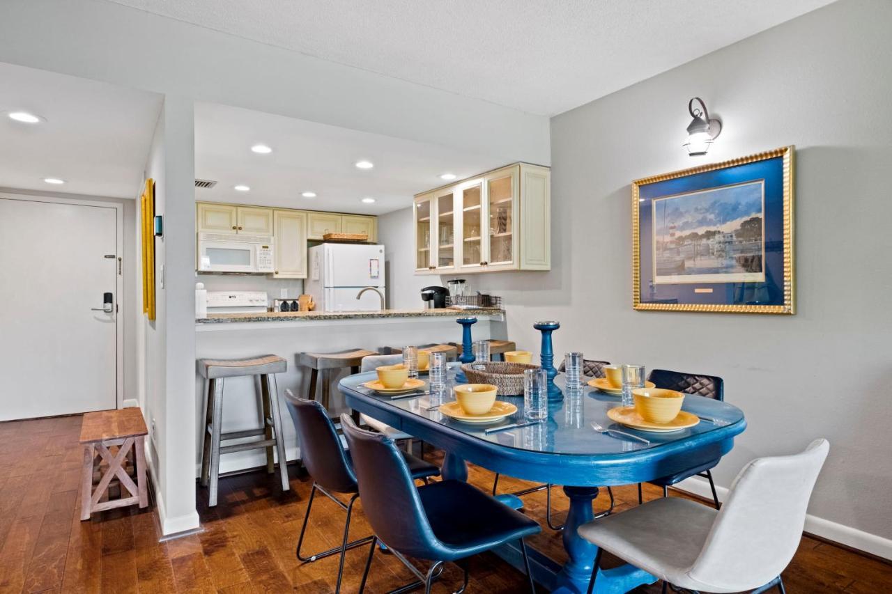 Harbour Town Pool Access! Apartment *