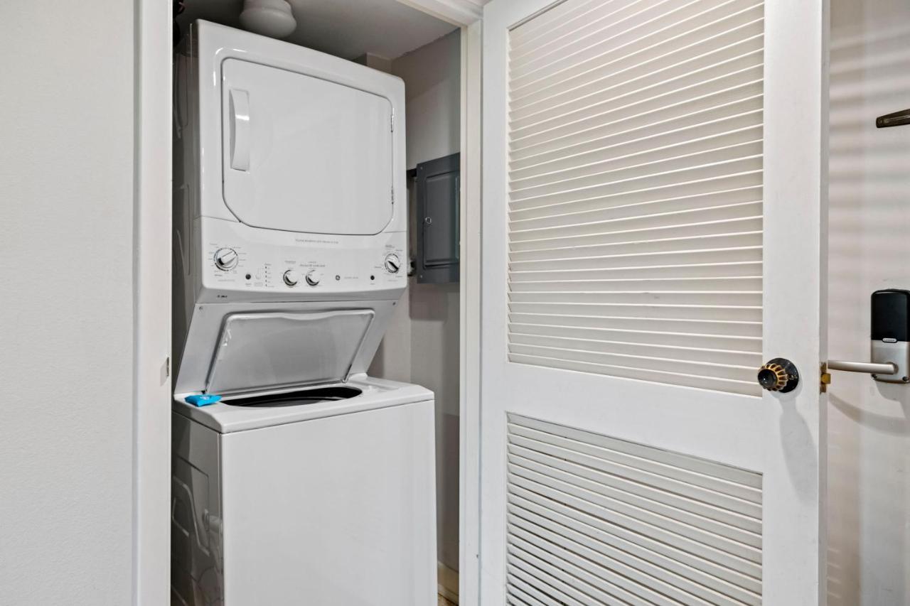 Harbour Town Pool Access! Apartment