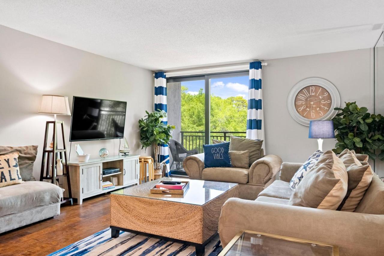 Harbour Town Pool Access! Apartment