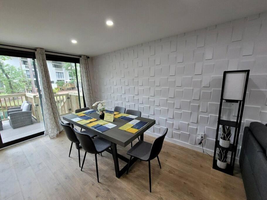 Contemporary Bliss-newly Renovated Cozy Villa