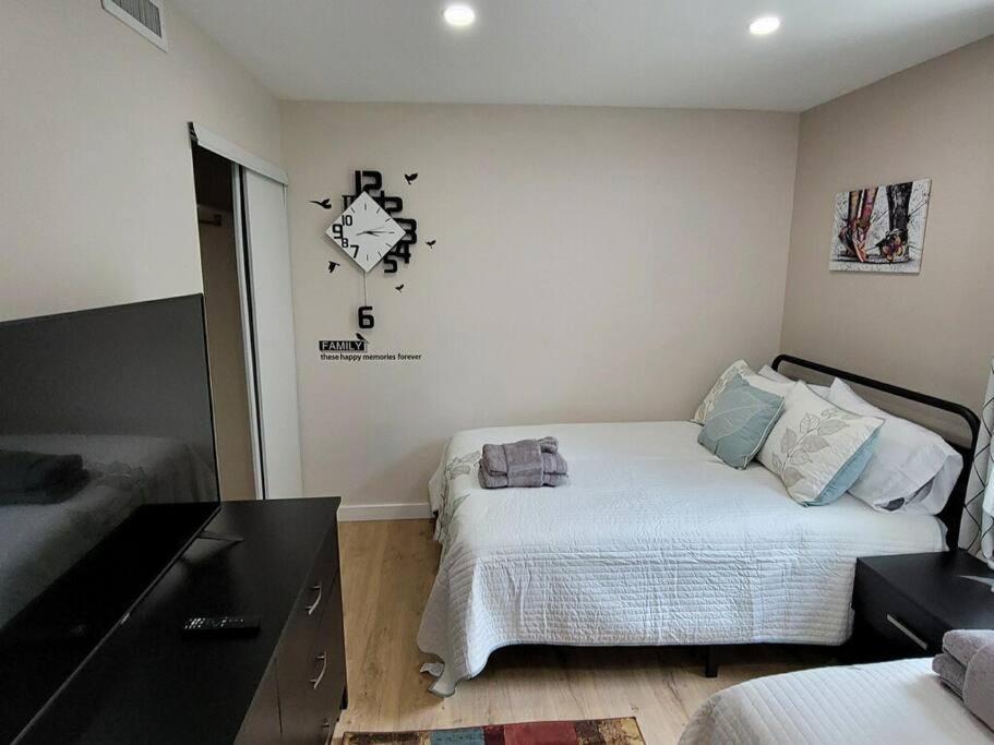 Contemporary Bliss-newly Renovated Cozy Villa