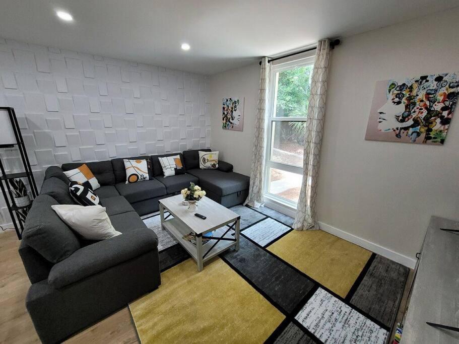 Contemporary Bliss-newly Renovated Cozy Villa *